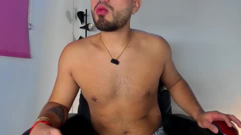 Snapshot of los_juanes chatting on 5, 2, 2026 JUAN JUAN online show from 5, 2, 2026