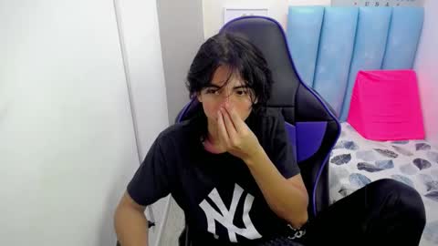 Snapshot of louis_baltazar chatting on 2, 10, 2025 louis_baltazar online show from 2, 10, 2025