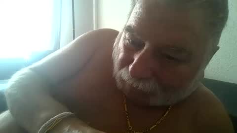 Snapshot of louis_chokdee chatting on 19, 9, 2025 louis_chokdee online show from 19, 9, 2025