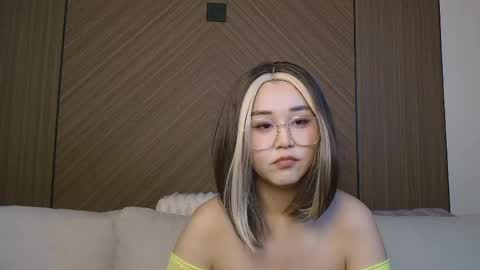 Snapshot of louisakim_ chatting on 25, 5, 2026 Kim online show from 25, 5, 2026