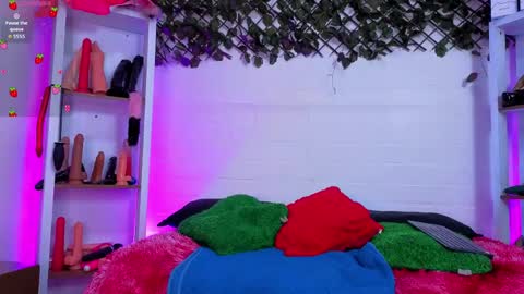 Snapshot of louise_nails chatting on 5, 6, 2026 LouIse online show from 5, 6, 2026
