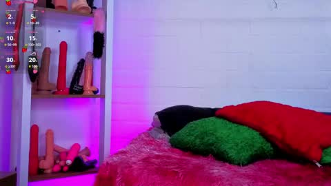Snapshot of louise_nails chatting on 9, 6, 2026 LouIse online show from 9, 6, 2026