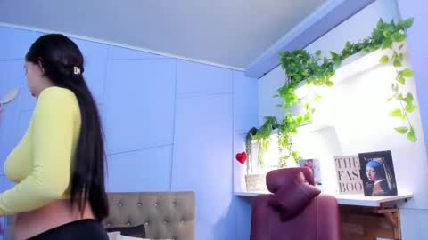 Louren Fox online show from 3, 12, 2025