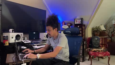 Snapshot of love4heelz chatting on 23, 7, 2026 Prynce online show from 23, 7, 2026