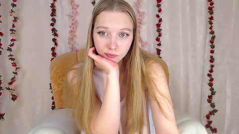 Snapshot of love_bella_ chatting on 4, 12, 2024 love bella online show from 4, 12, 2024