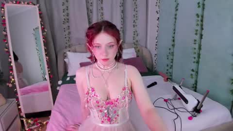 Snapshot of love_is_lola chatting on 11, 2, 2025 Lola online show from 11, 2, 2025