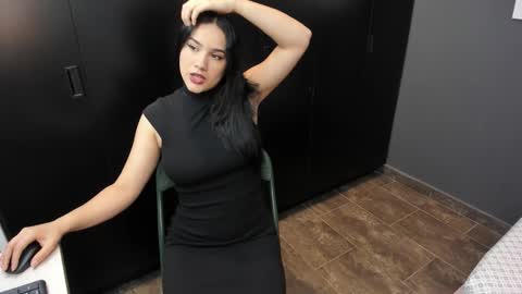 Kristen LoveBerry online show from 31, 10, 2025