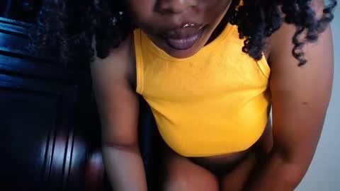 Snapshot of love_niahh chatting on 29, 4, 2026 niahh online show from 29, 4, 2026