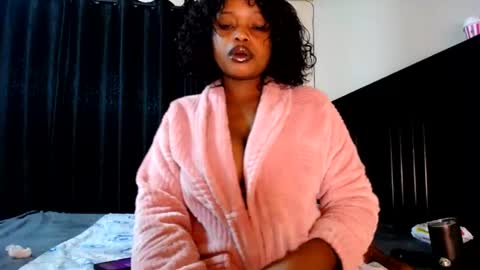 Snapshot of love_niahh chatting on 28, 7, 2026 niahh online show from 28, 7, 2026
