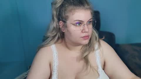 Snapshot of love_wiggy18 chatting on 15, 7, 2026 Ally online show from 15, 7, 2026