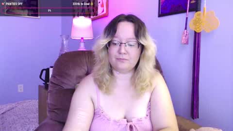 Snapshot of love_you_julia chatting on 14, 9, 2025 love_you_julia online show from 14, 9, 2025