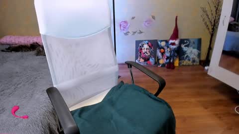 cat-girl online show from 23, 12, 2024