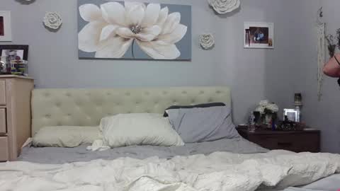 LoveisLove online show from 17, 11, 2025