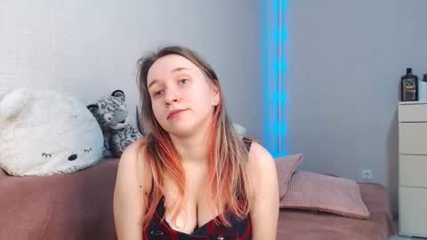 Lovely Hayley online show from 4, 3, 2026