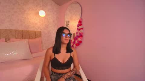 Snapshot of lovely_julls chatting on 6, 2, 2026 lovely_julls online show from 6, 2, 2026