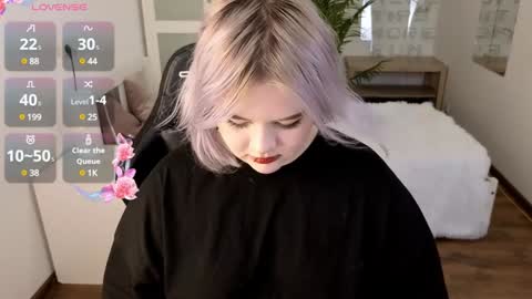 Snapshot of lovely_leilla chatting on 6, 12, 2024 lovely_leilla online show from 6, 12, 2024