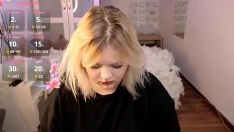 Snapshot of lovely_leilla chatting on 6, 1, 2025 lovely_leilla online show from 6, 1, 2025