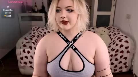 Snapshot of lovely_leilla chatting on 26, 2, 2025 lovely_leilla online show from 26, 2, 2025