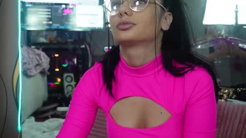lovely_sophia_ online show from 5, 12, 2025