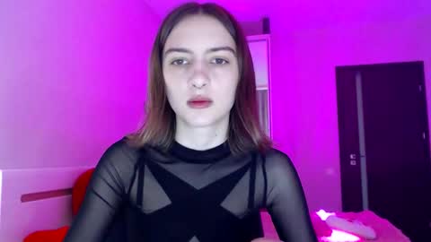 Snapshot of lovelybird69 chatting on 7, 6, 2026 lovelybird69 online show from 7, 6, 2026