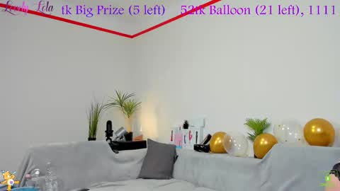 Snapshot of lovelylola_fr chatting on 10, 10, 2025 Lola online show from 10, 10, 2025