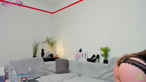 Snapshot of lovelylola_fr chatting on 14, 11, 2025 Lola online show from 14, 11, 2025