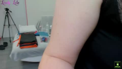 Snapshot of lovelylola_fr chatting on 16, 11, 2025 Lola online show from 16, 11, 2025