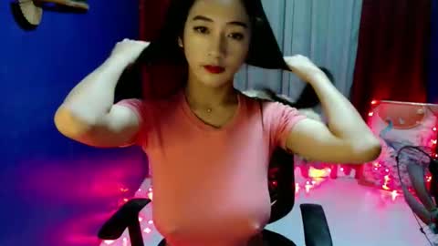 Snapshot of lovelypetite143 chatting on 17, 5, 2026 lovelypetite143 online show from 17, 5, 2026