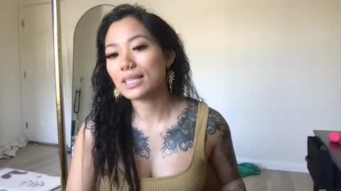 lovelyxmacii online show from 23, 6, 2026