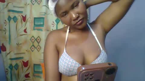 Snapshot of lovelyy_dreams chatting on 23, 4, 2026 Hanna online show from 23, 4, 2026