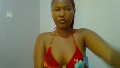 Snapshot of lovelyy_dreams chatting on 19, 5, 2026 Hanna online show from 19, 5, 2026