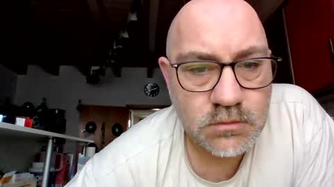 lover010983 online show from 20, 2, 2025