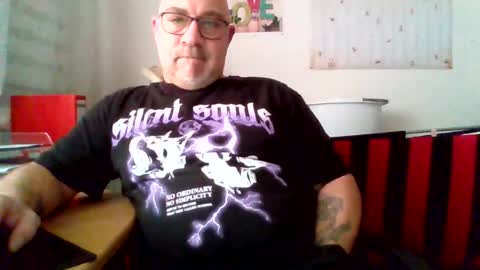 lover010983 online show from 18, 3, 2026