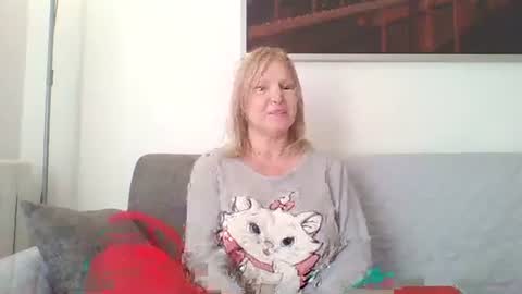 Snapshot of lovestar544963 chatting on 21, 12, 2024 Marlyn online show from 21, 12, 2024