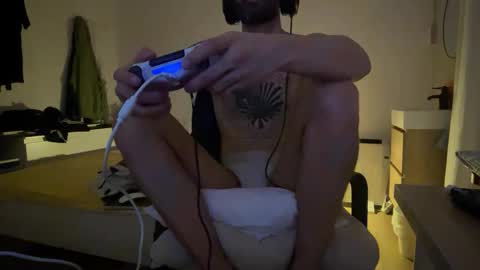 loveweed22 online show from 18, 4, 2026