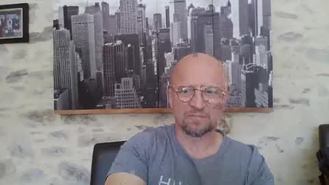 Snapshot of lrda49 chatting on 20, 5, 2026 Espigle online show from 20, 5, 2026