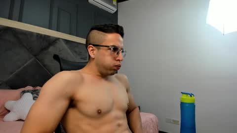 luca_morettii online show from 28, 11, 2025