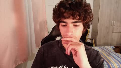 Snapshot of lucas_xo chatting on 7, 10, 2025 lucas_xo online show from 7, 10, 2025