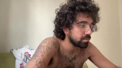 Snapshot of lucaxjay chatting on 14, 10, 2025 Luca x Jay online show from 14, 10, 2025