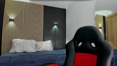 Snapshot of luccylee chatting on 12, 12, 2024 online show from 12, 12, 2024