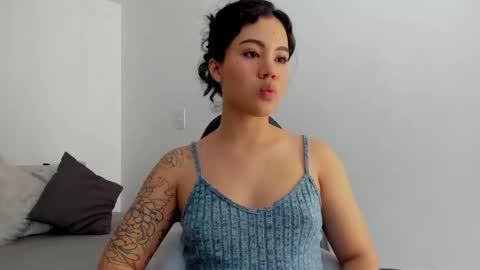 Snapshot of luccylee chatting on 21, 12, 2024 online show from 21, 12, 2024