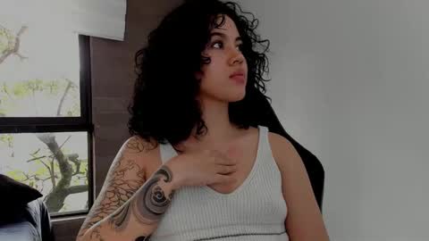 Snapshot of luccylee chatting on 31, 1, 2025 online show from 31, 1, 2025