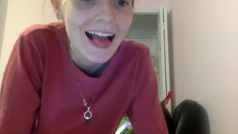 Snapshot of luci_layne chatting on 2, 7, 2026 Luci Layne online show from 2, 7, 2026