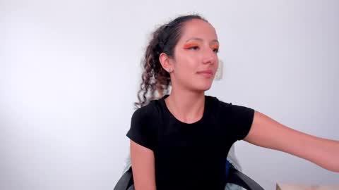 Snapshot of lucia_fuster chatting on 5, 5, 2026 Lucia online show from 5, 5, 2026