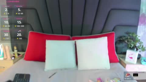 Snapshot of lucia_guzman chatting on 12, 9, 2025 online show from 12, 9, 2025