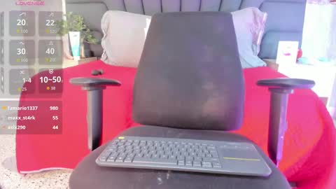 Snapshot of lucia_guzman chatting on 14, 9, 2025 online show from 14, 9, 2025