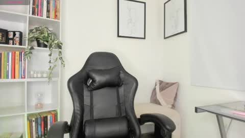 Lucia online show from 3, 4, 2026