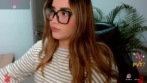 Snapshot of lucia_star_ chatting on 21, 4, 2026 lucia star online show from 21, 4, 2026