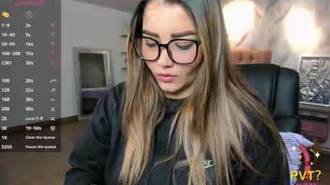 Snapshot of lucia_star_ chatting on 3, 5, 2026 lucia star online show from 3, 5, 2026