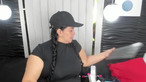 Lucia Vonne online show from 19, 2, 2025